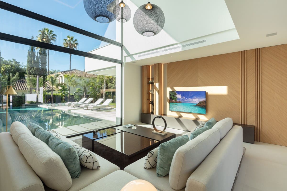 5 bedroom Villa for sale in Nueva Andalucia with pool - € 5,995,000 (Ref: 8864628)