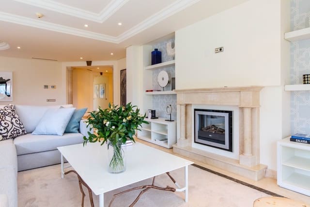 3 bedroom Apartment for sale in Nueva Andalucia, Marbella with pool - € 1,450,000 (Ref: 8879504)