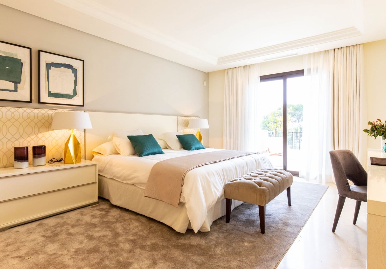 3 bedroom Apartment for sale in Nueva Andalucia with pool - € 1,450,000 (Ref: 8879504)