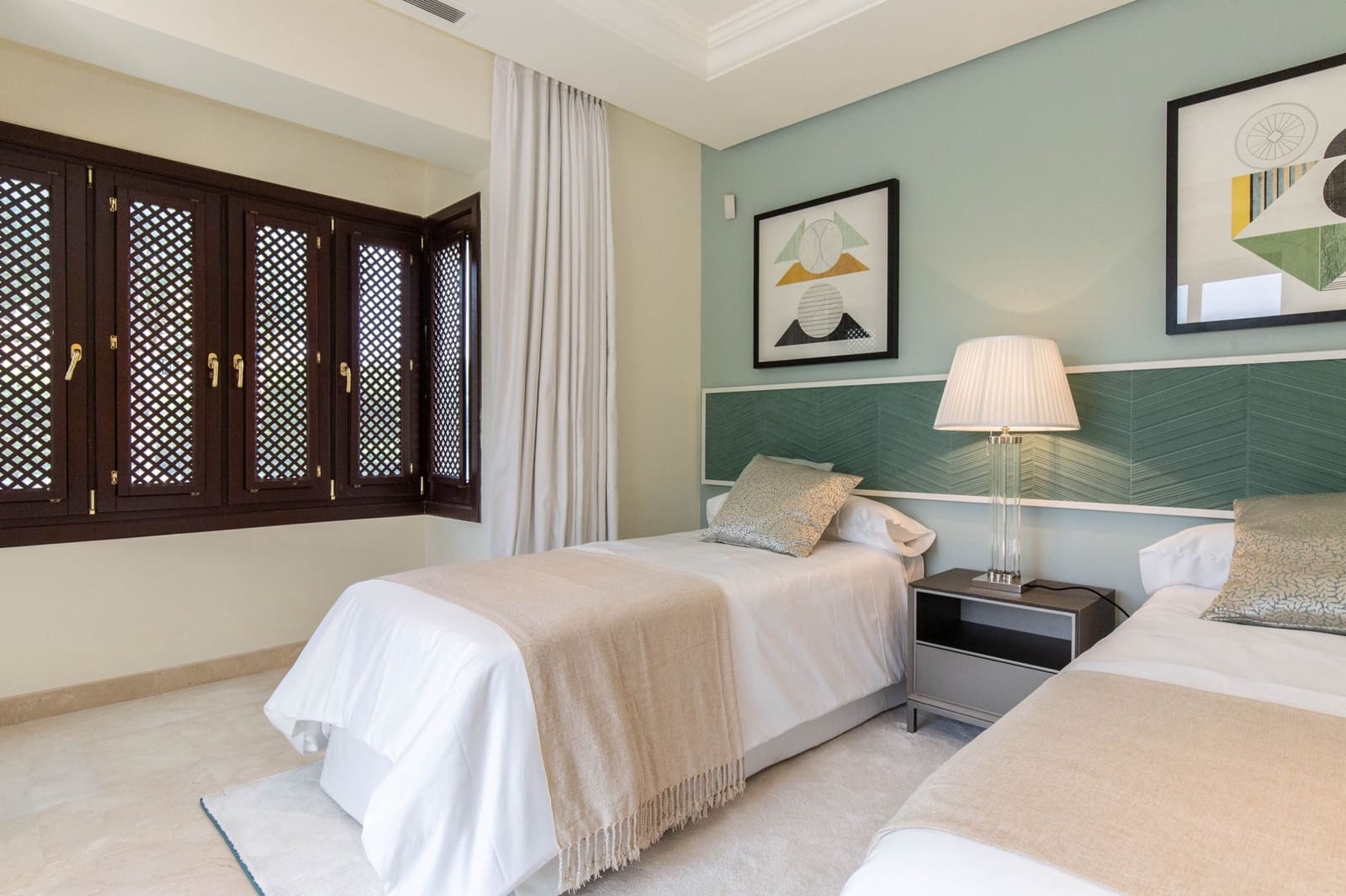 3 bedroom Apartment for sale in Nueva Andalucia with pool - € 1,450,000 (Ref: 8879504)