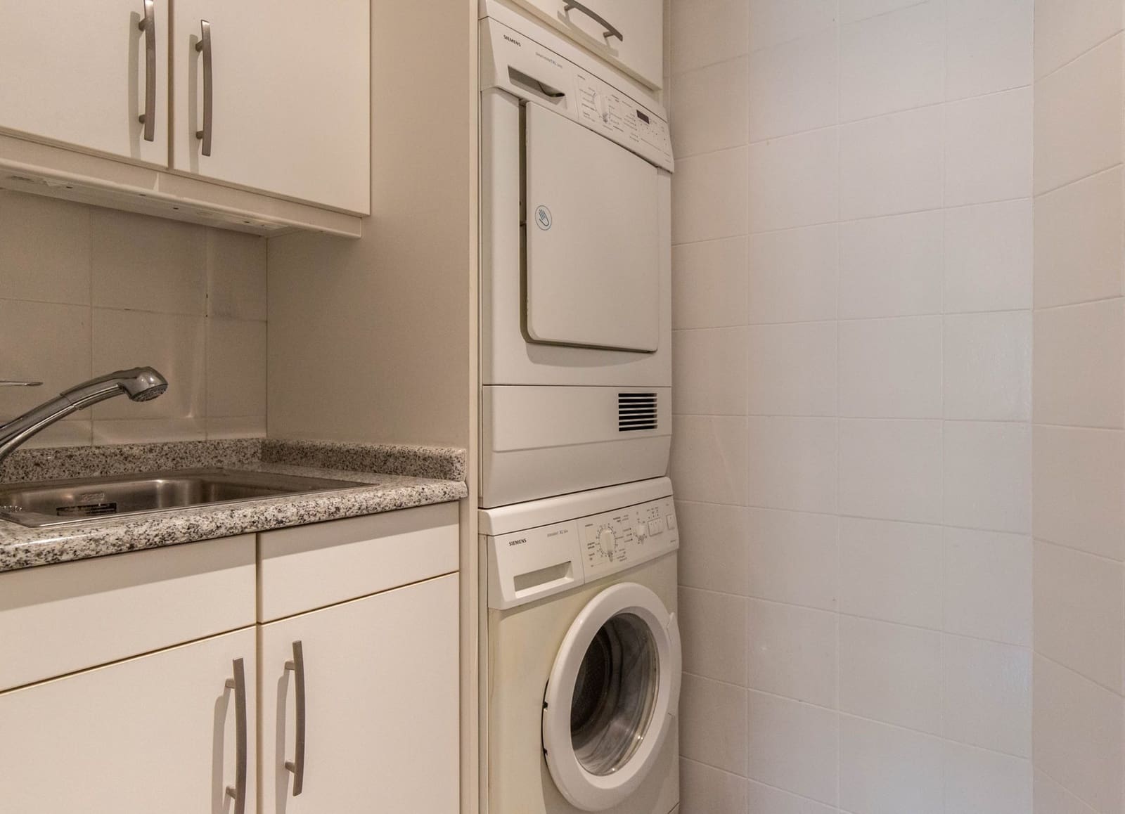 3 bedroom Apartment for sale in Nueva Andalucia with pool - € 1,450,000 (Ref: 8879504)