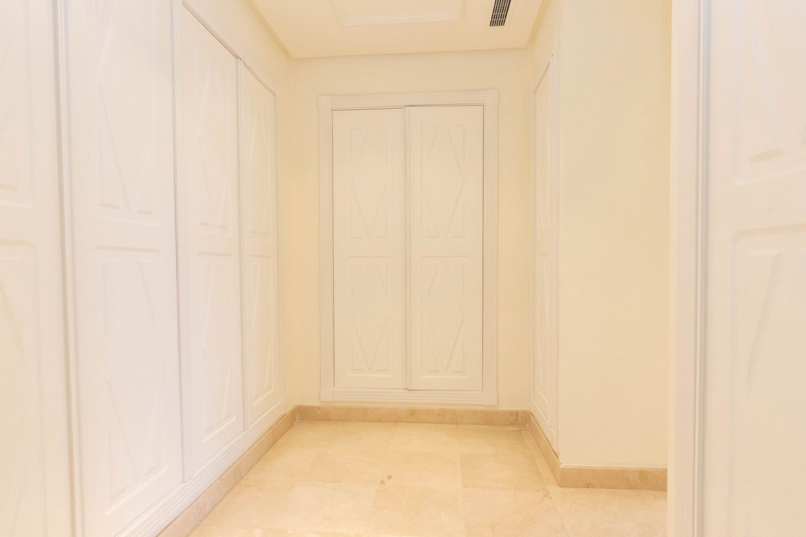 3 bedroom Apartment for sale in Nueva Andalucia with pool - € 1,450,000 (Ref: 8879504)