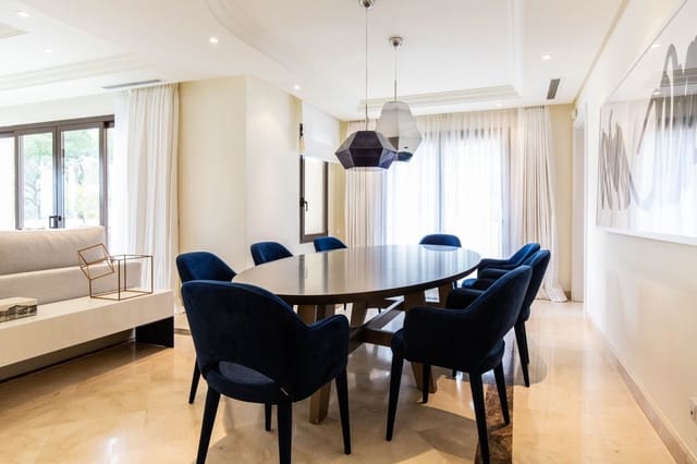 3 bedroom Apartment for sale in Nueva Andalucia, Marbella with pool - € 1,450,000 (Ref: 8879504)