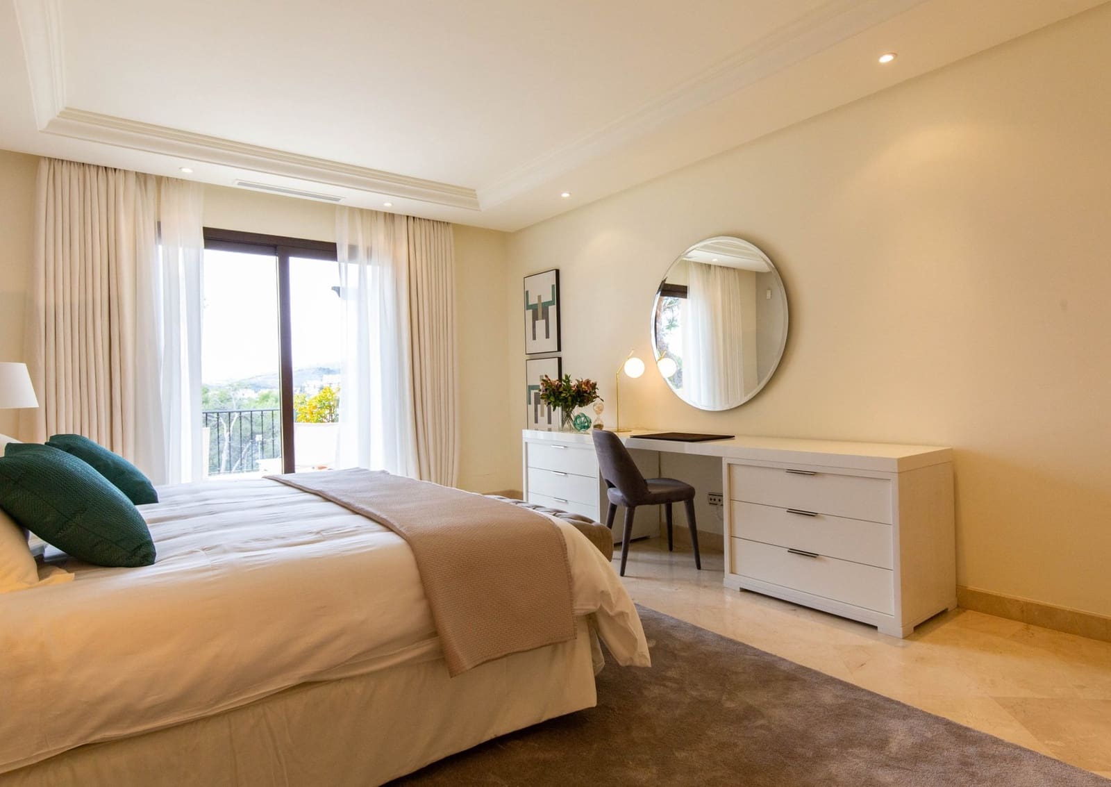 3 bedroom Apartment for sale in Nueva Andalucia with pool - € 1,450,000 (Ref: 8879504)