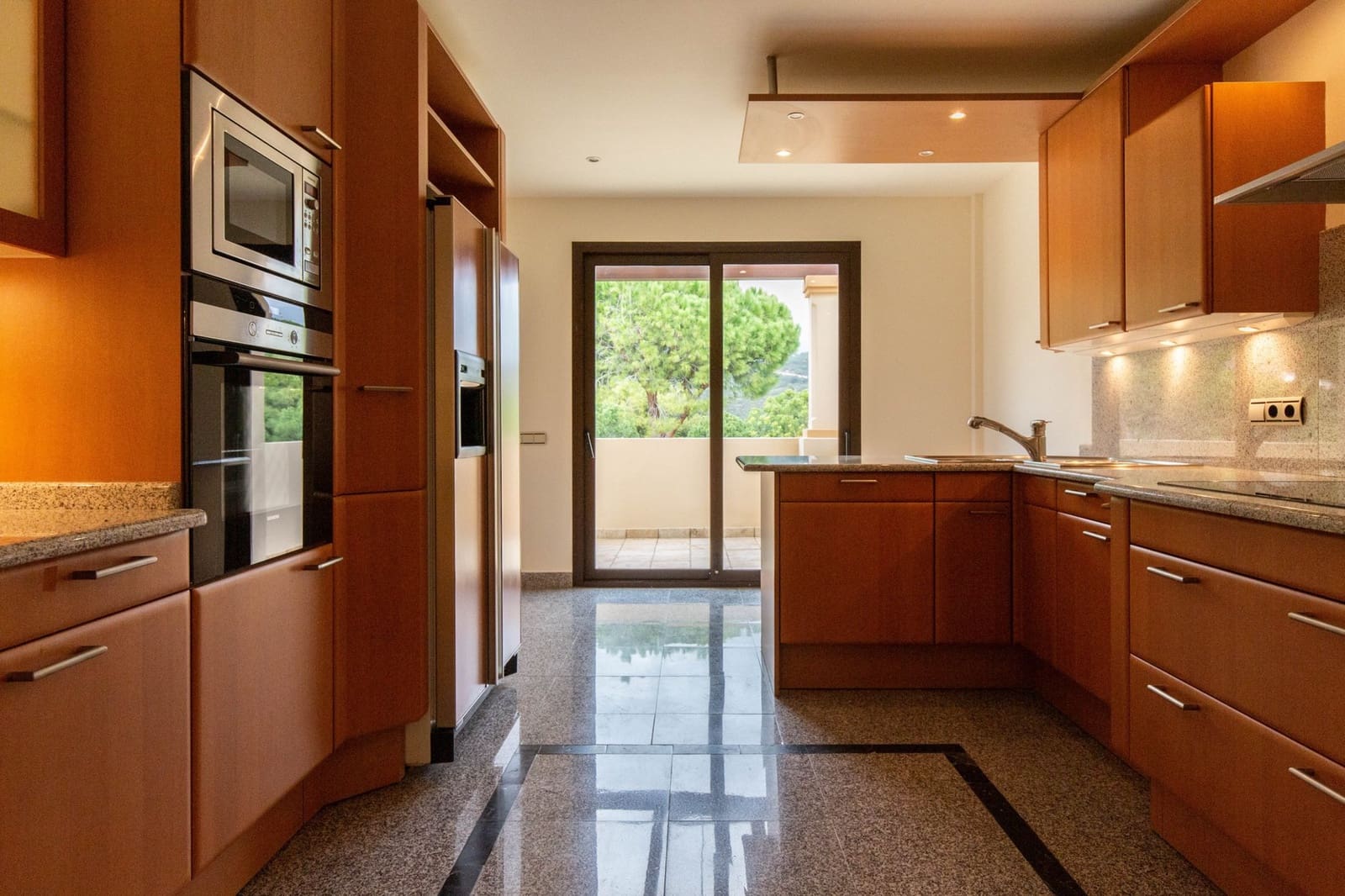 3 bedroom Apartment for sale in Nueva Andalucia with pool - € 1,450,000 (Ref: 8879504)