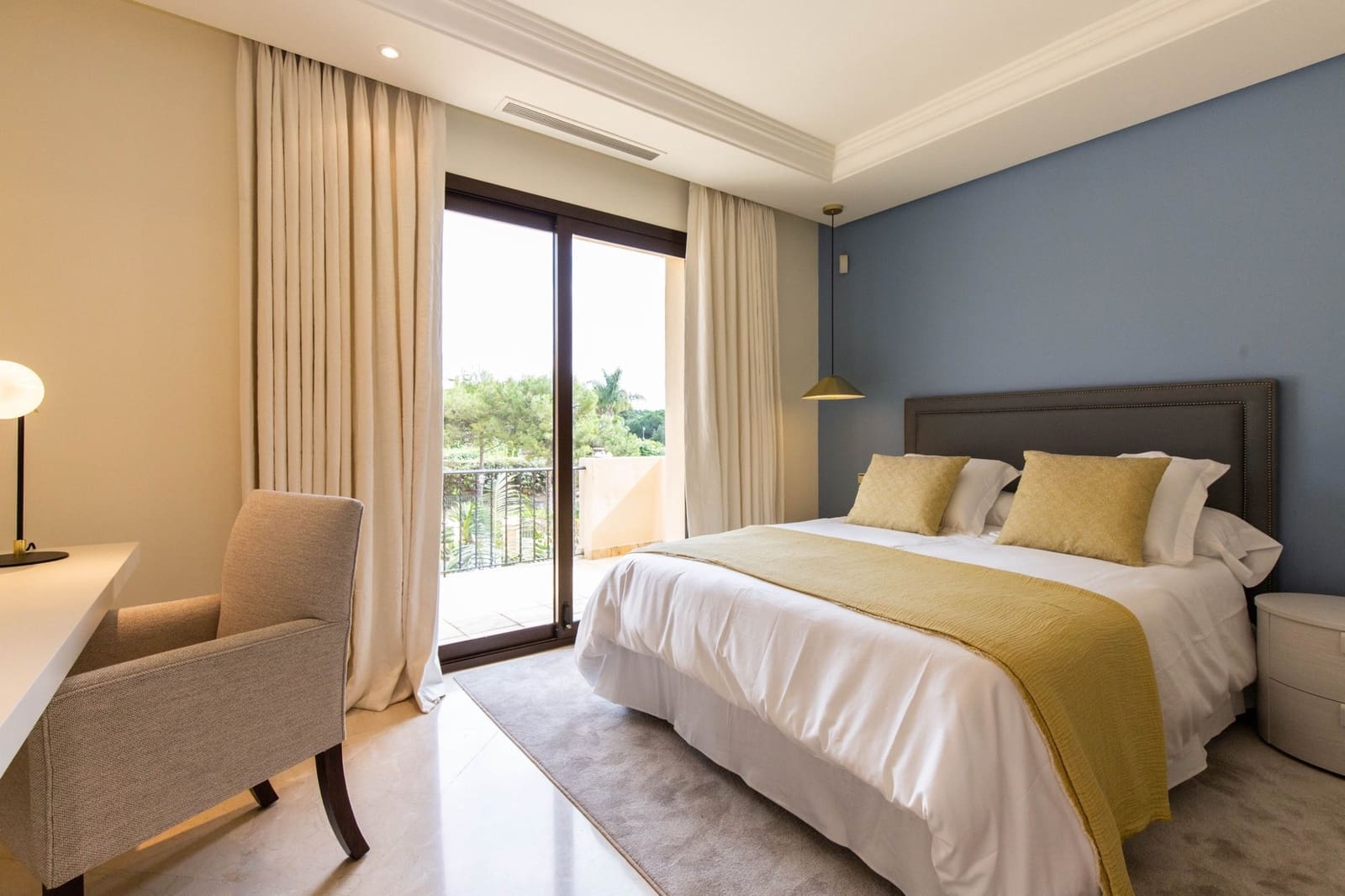 3 bedroom Apartment for sale in Nueva Andalucia with pool - € 1,450,000 (Ref: 8879504)