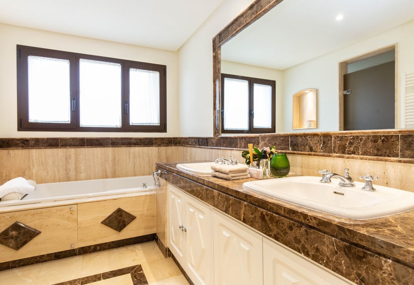 3 bedroom Apartment for sale in Nueva Andalucia with pool - € 1,450,000 (Ref: 8879504)