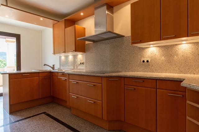 3 bedroom Apartment for sale in Nueva Andalucia, Marbella with pool - € 1,450,000 (Ref: 8879504)