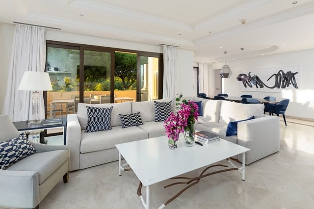 3 sypialnia Apartament na sprzedaż w Nueva Andalucia, Marbella z basenem - 1 450 000 € (Ref: 8879504)
