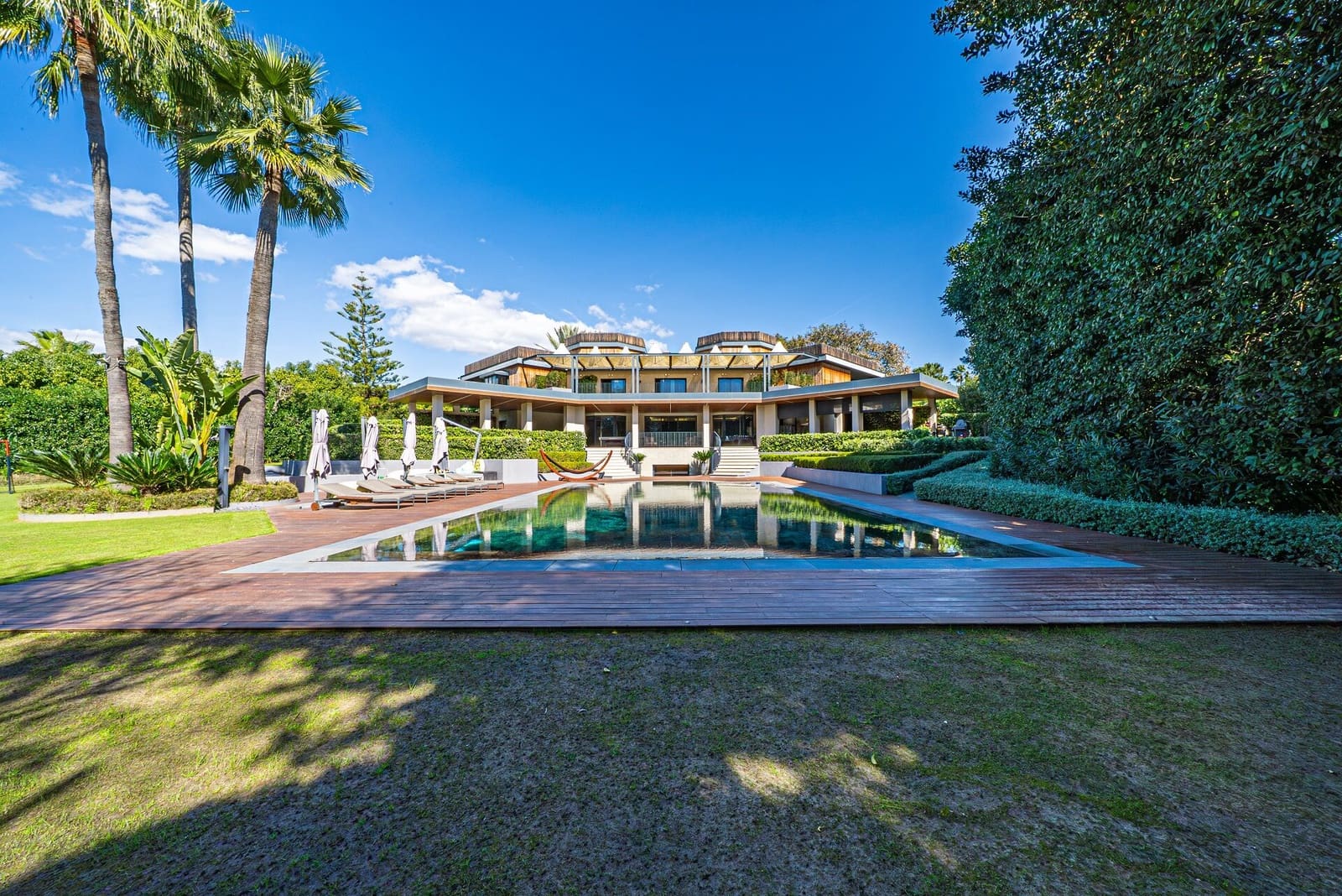 10 soverom Villa til salgs i Guadalmina med svømmebasseng garasje - € 12 900 000 (Ref: 8881402)