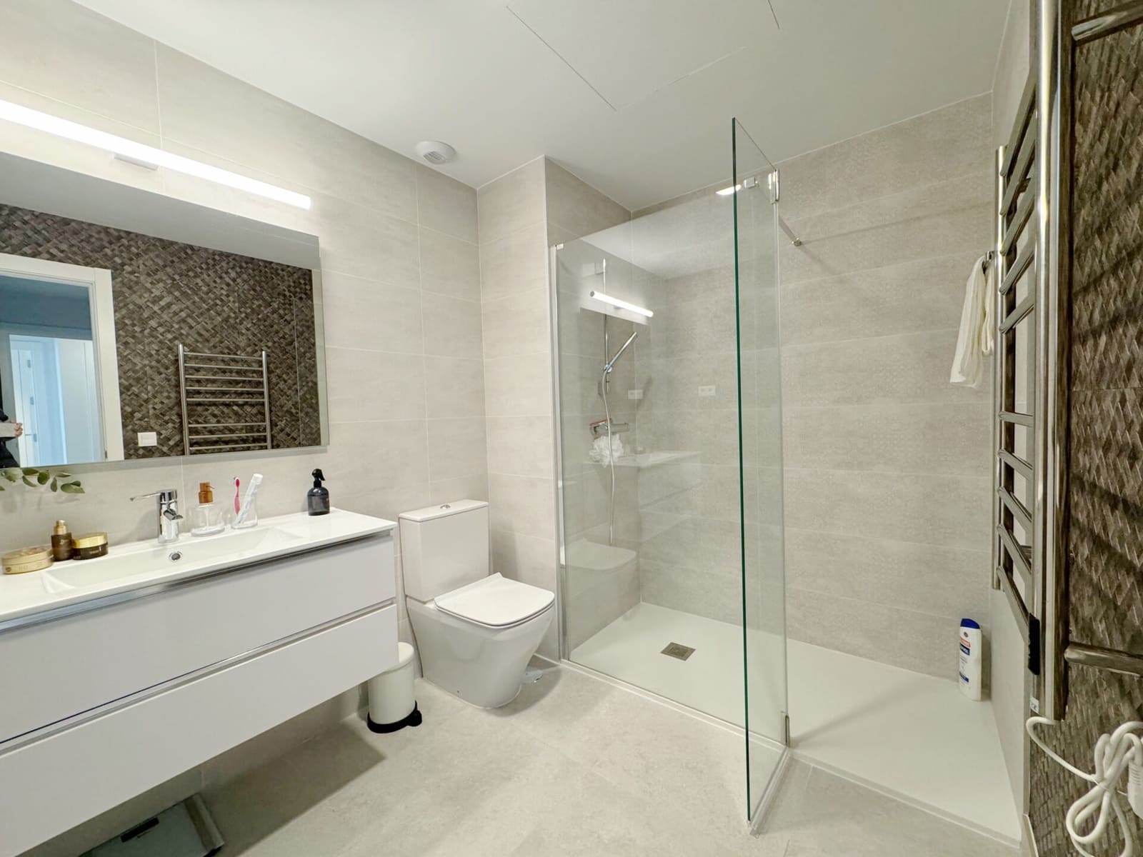 3 makuuhuone Huoneisto myytävänä paikassa Estepona mukana uima-altaan 
autotalli - 695 000 € (Ref: 8894569)