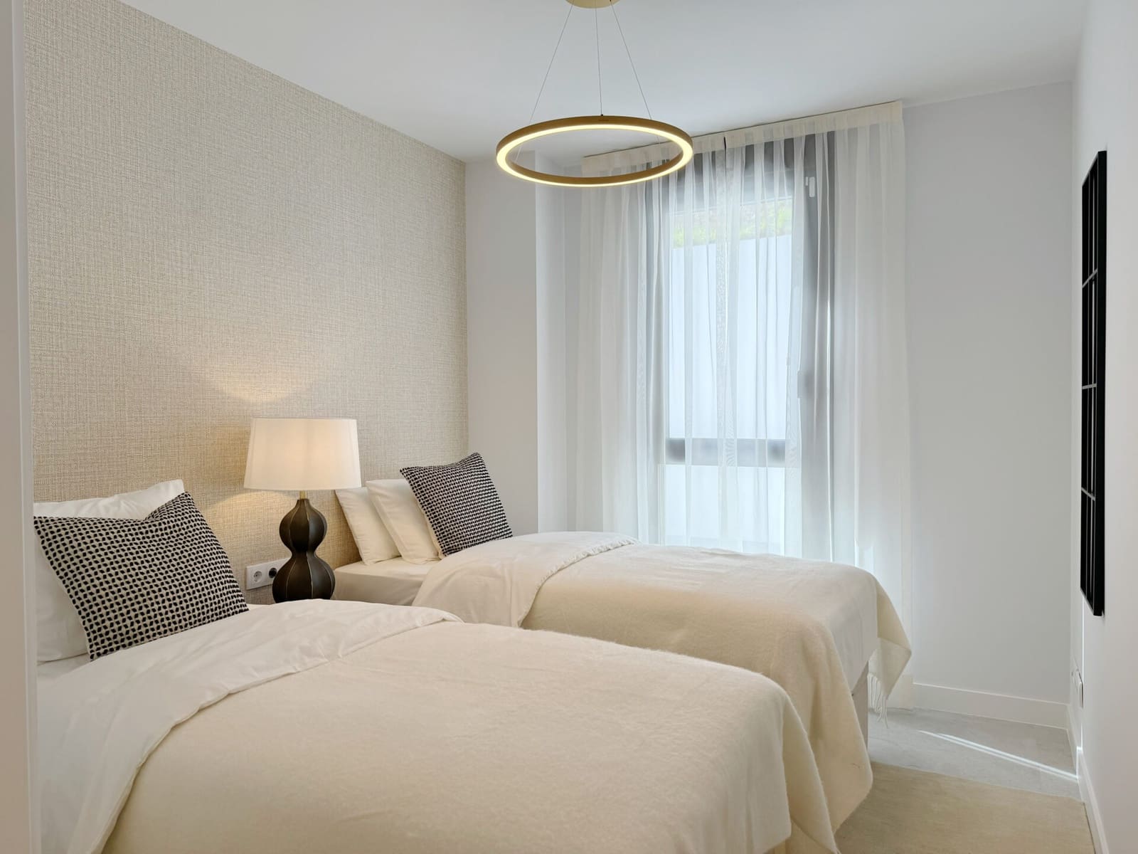 3 makuuhuone Huoneisto myytävänä paikassa Estepona mukana uima-altaan 
autotalli - 695 000 € (Ref: 8894569)