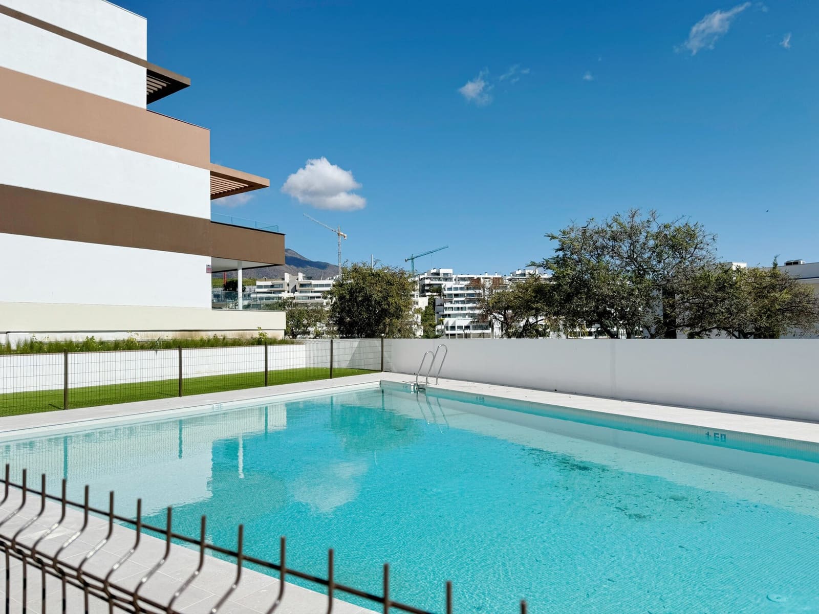 3 makuuhuone Huoneisto myytävänä paikassa Estepona mukana uima-altaan 
autotalli - 695 000 € (Ref: 8894569)