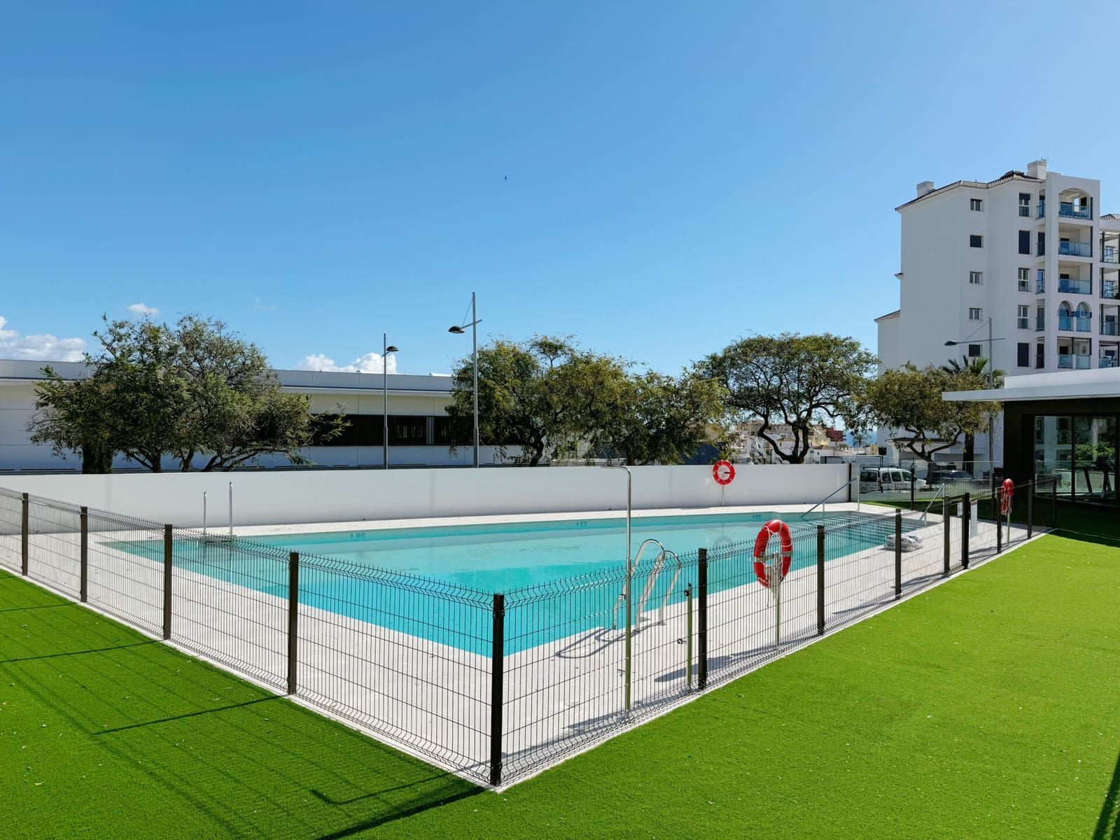 3 makuuhuone Huoneisto myytävänä paikassa Estepona mukana uima-altaan 
autotalli - 695 000 € (Ref: 8894569)