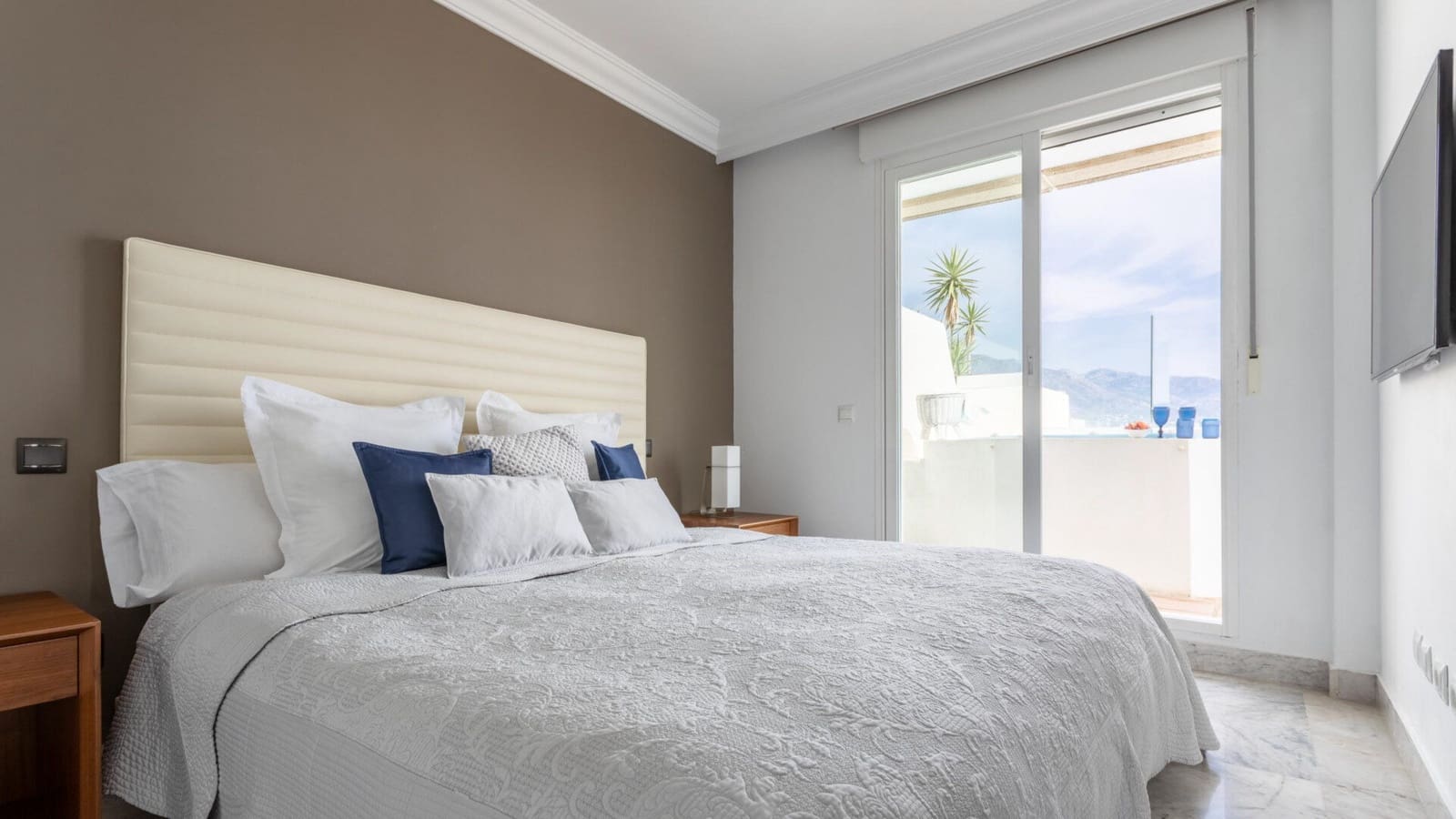 3 soveværelse Penthouse til salg i Puerto Banus med swimmingpool - € 2.300.000 (Ref: 8907274)