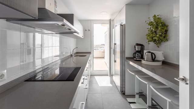 3 soveværelse Penthouse til salg i Puerto Banus, Marbella med swimmingpool - € 2.300.000 (Ref: 8907274)