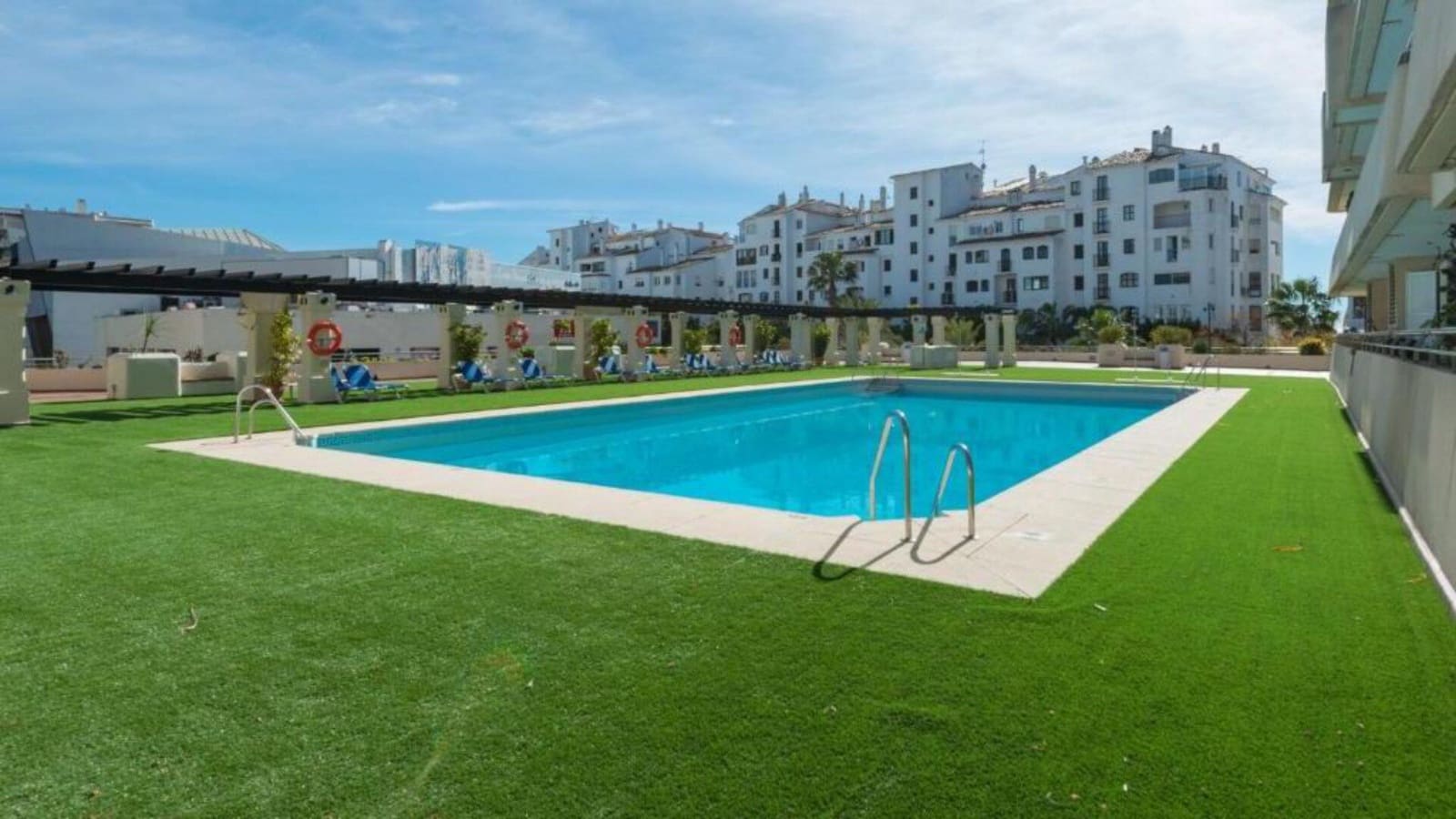 3 soveværelse Penthouse til salg i Puerto Banus med swimmingpool - € 2.300.000 (Ref: 8907274)