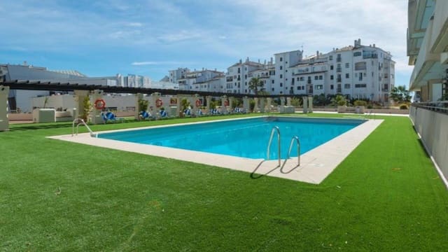 3 soveværelse Penthouse til salg i Puerto Banus, Marbella med swimmingpool - € 2.300.000 (Ref: 8907274)
