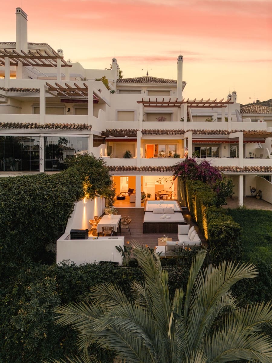 3 bedroom Apartment for sale in Nueva Andalucia with pool - € 1,195,000 (Ref: 8907276)