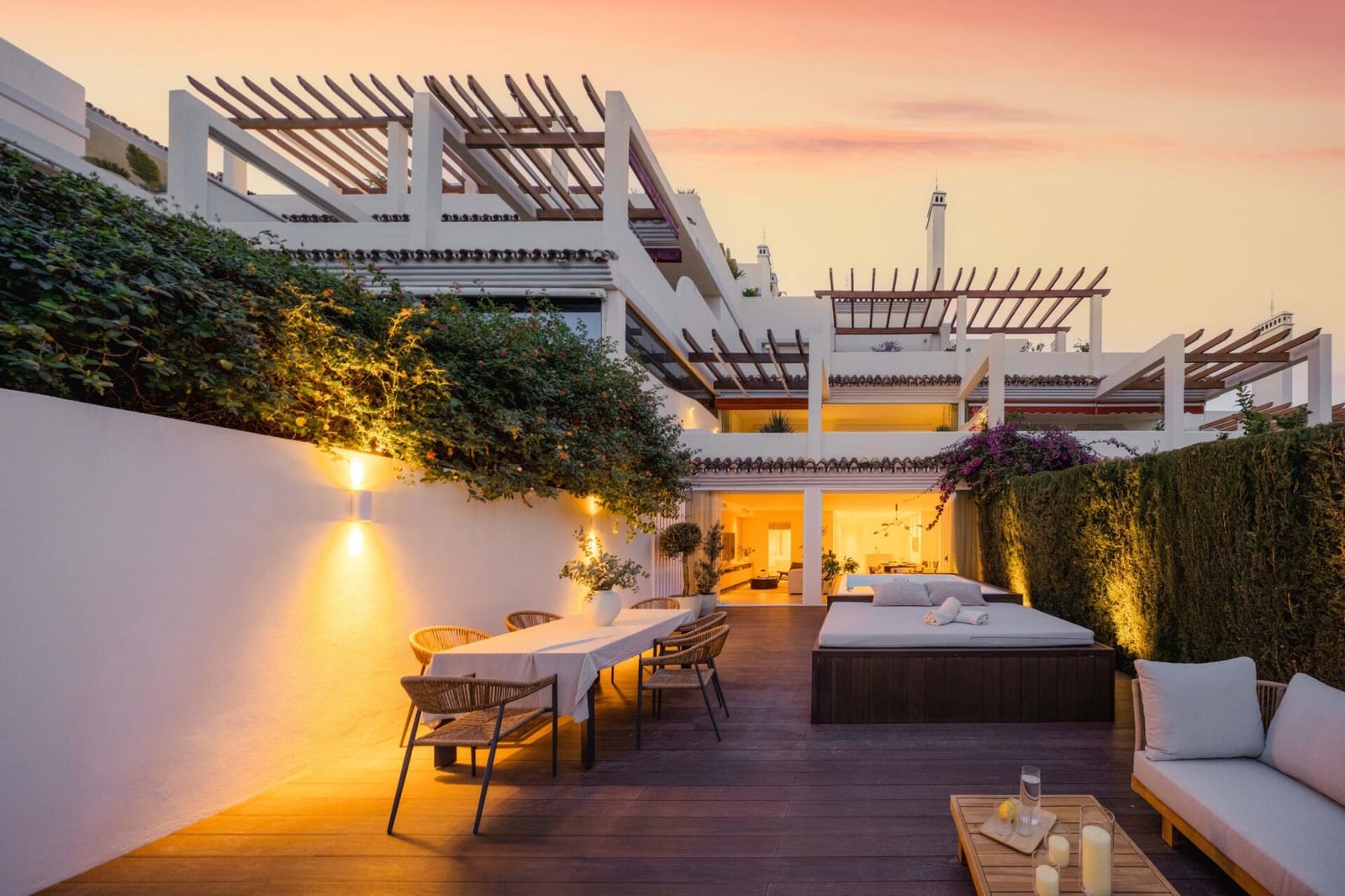 3 bedroom Apartment for sale in Nueva Andalucia with pool - € 1,195,000 (Ref: 8907276)