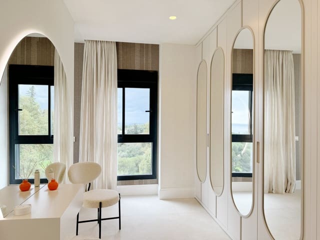 5 makuuhuone Omakotitalo myytävänä paikassa Sierra Blanca, Marbella mukana uima-altaan 
autotalli - 3 700 000 € (Ref: 8917801)