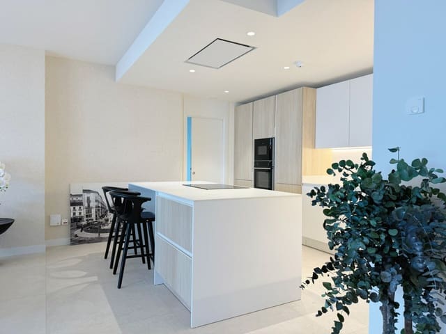 5 makuuhuone Omakotitalo myytävänä paikassa Sierra Blanca, Marbella mukana uima-altaan 
autotalli - 3 700 000 € (Ref: 8917801)