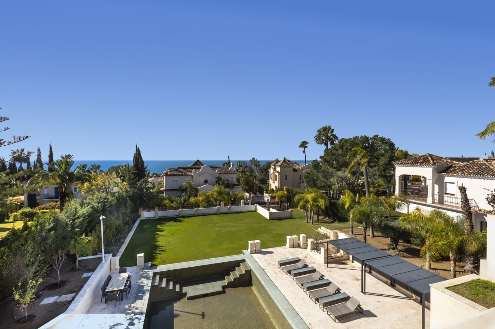 8 quarto Moradia para venda em Golden Mile com piscina garagem - 11 950 000 € (Ref: 8926206)