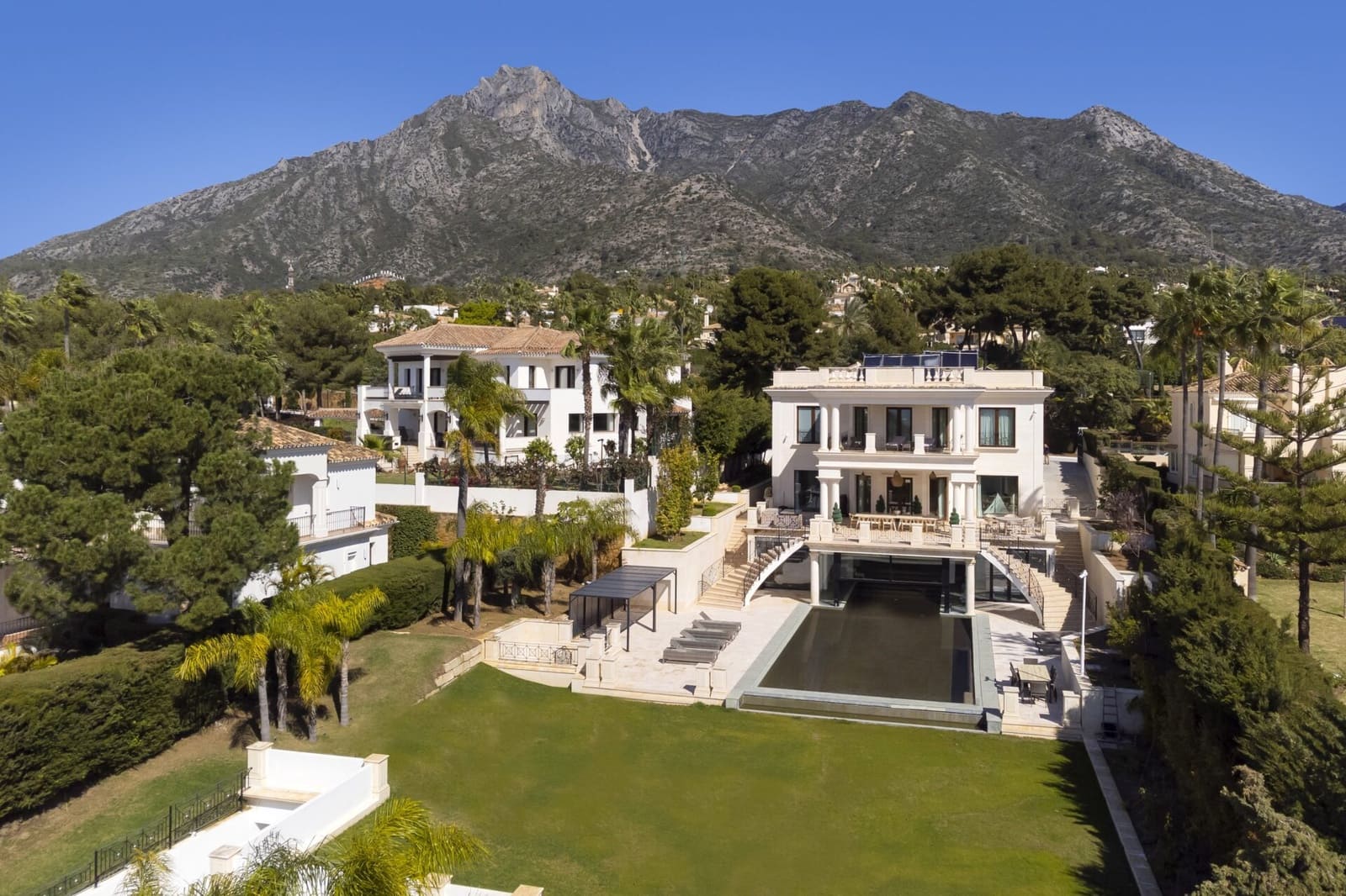 8 quarto Moradia para venda em Golden Mile com piscina garagem - 11 950 000 € (Ref: 8926206)