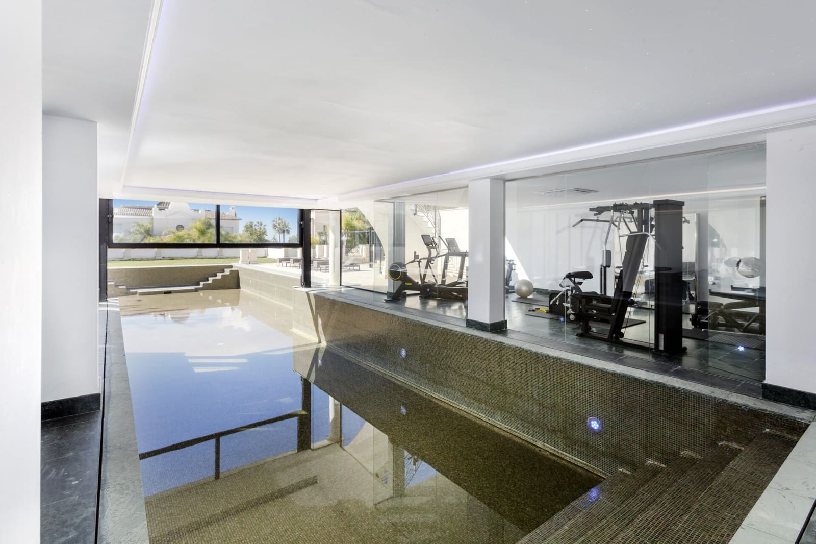 8 quarto Moradia para venda em Golden Mile com piscina garagem - 11 950 000 € (Ref: 8926206)