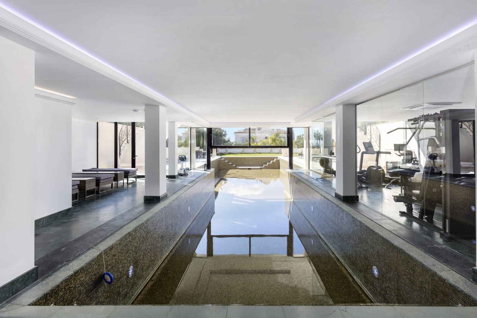 8 quarto Moradia para venda em Golden Mile com piscina garagem - 11 950 000 € (Ref: 8926206)