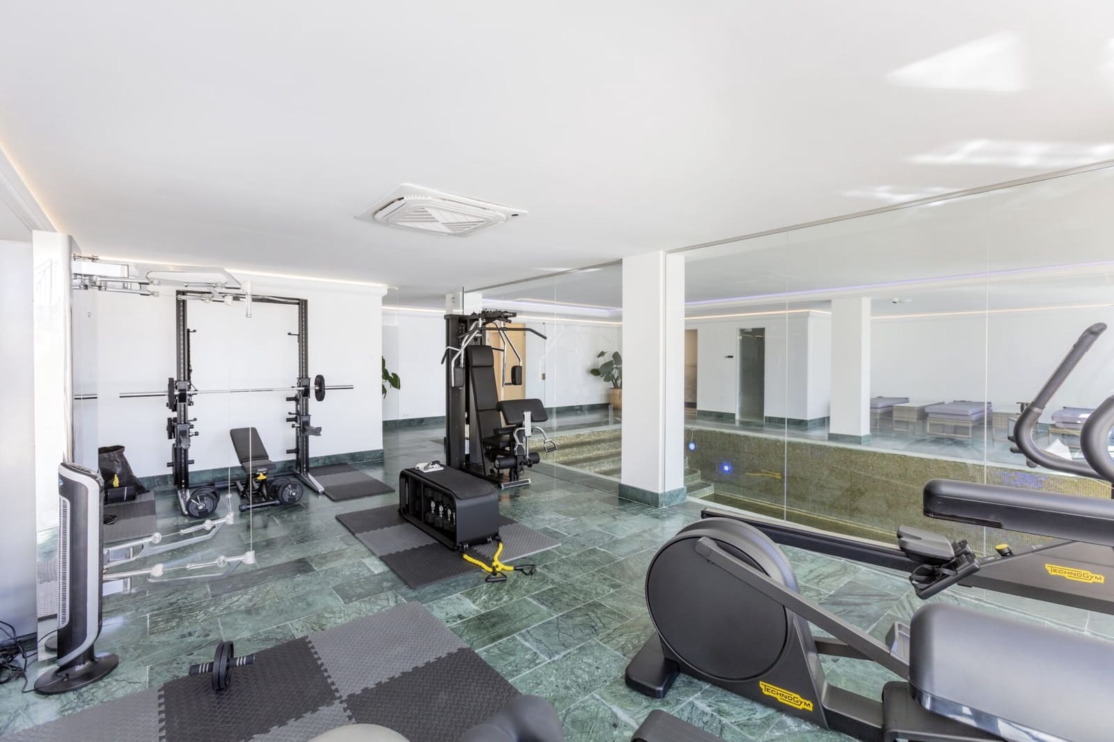 8 quarto Moradia para venda em Golden Mile com piscina garagem - 11 950 000 € (Ref: 8926206)