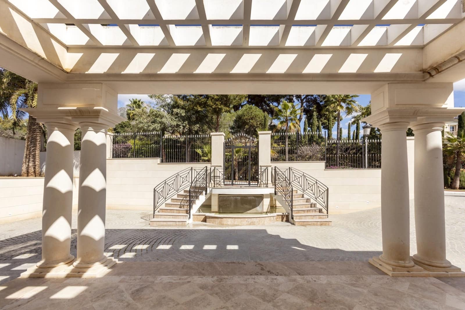 8 quarto Moradia para venda em Golden Mile com piscina garagem - 11 950 000 € (Ref: 8926206)