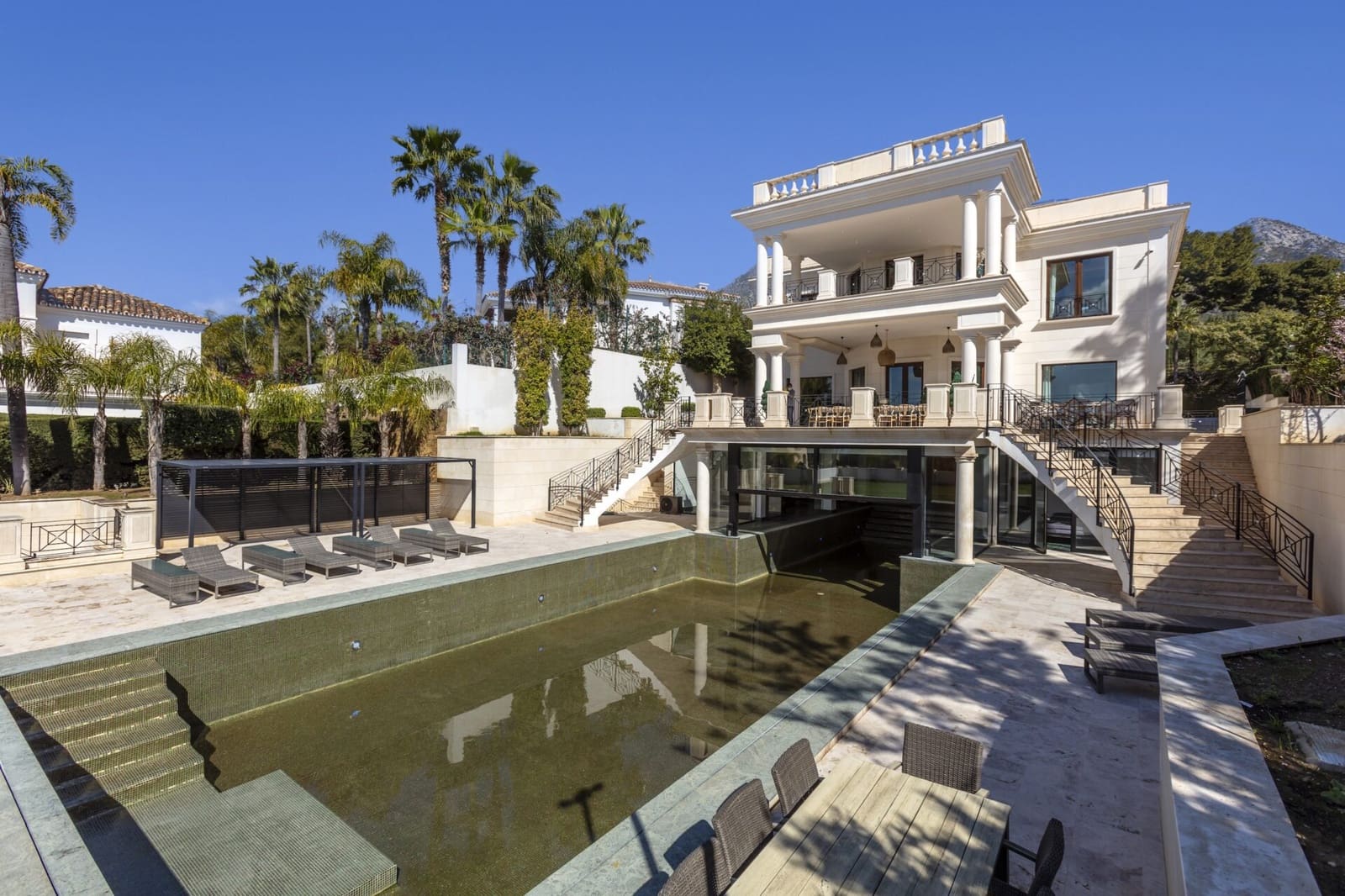 8 quarto Moradia para venda em Golden Mile com piscina garagem - 11 950 000 € (Ref: 8926206)