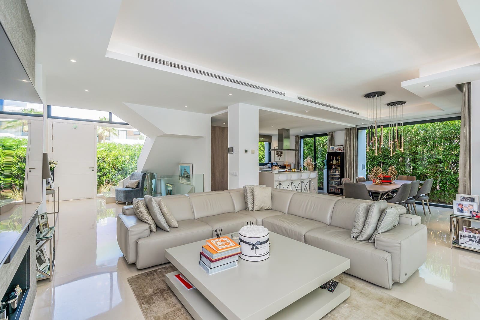 5 soverom Villa til salgs i El Paraiso med svømmebasseng garasje - € 1 995 000 (Ref: 8926209)