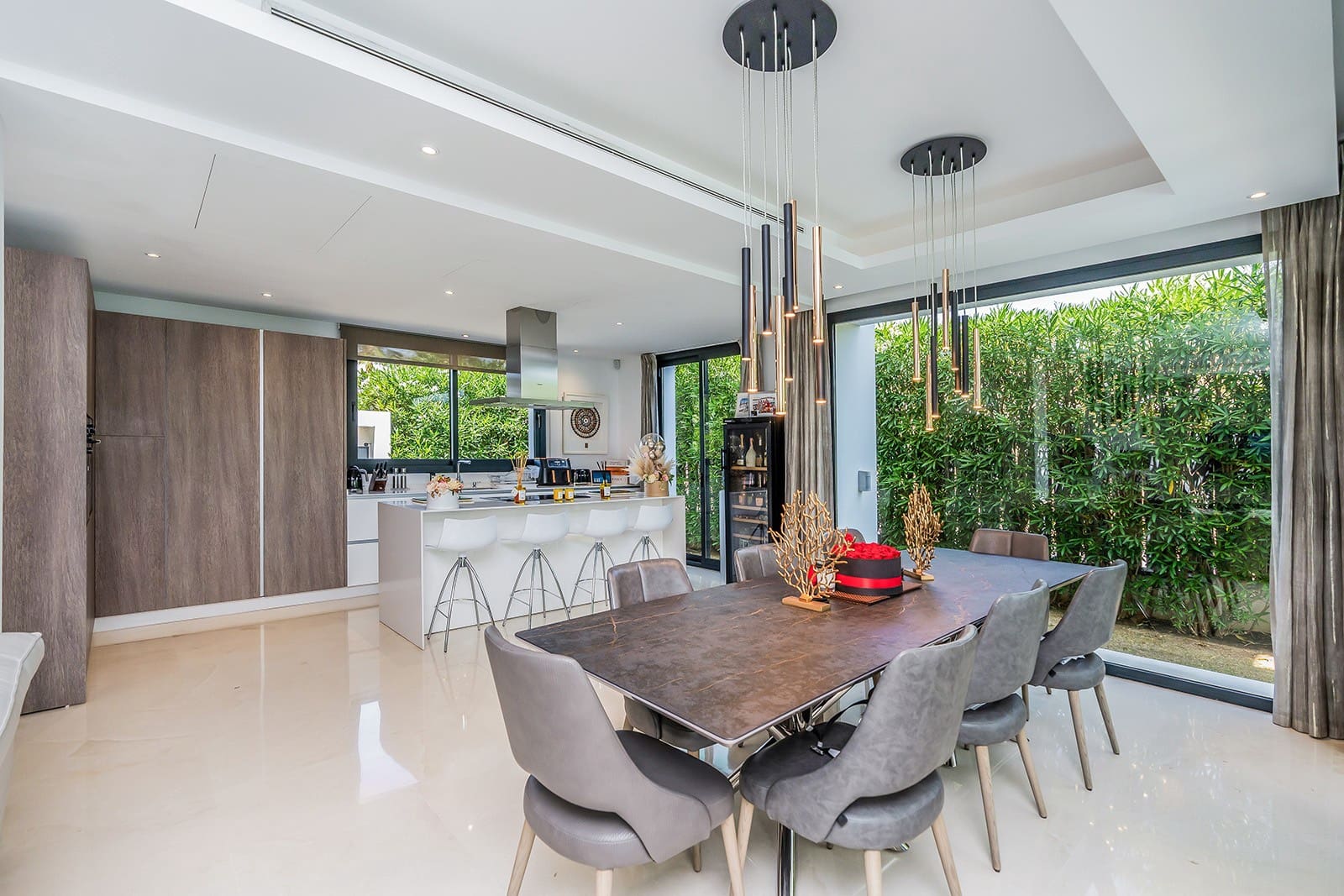 5 soverom Villa til salgs i El Paraiso med svømmebasseng garasje - € 1 995 000 (Ref: 8926209)