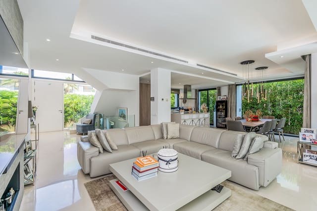 5 makuuhuone Huvila myytävänä paikassa El Paraiso, Estepona mukana uima-altaan 
autotalli - 1 995 000 € (Ref: 8926209)