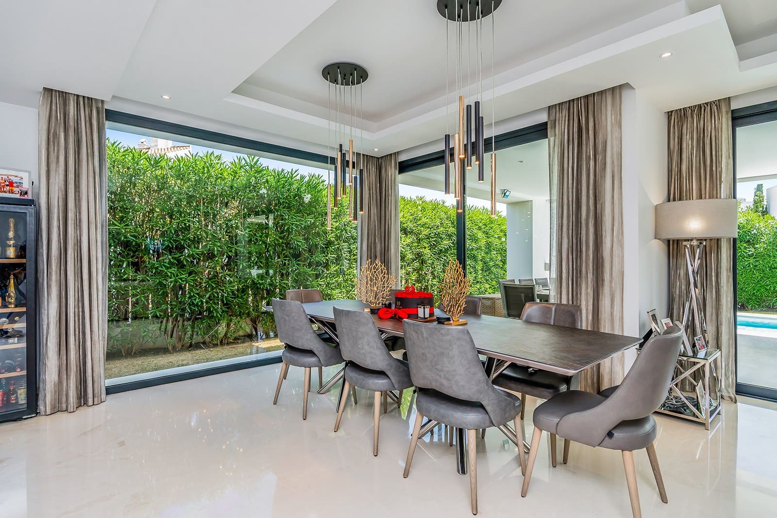 5 soverom Villa til salgs i El Paraiso med svømmebasseng garasje - € 1 995 000 (Ref: 8926209)