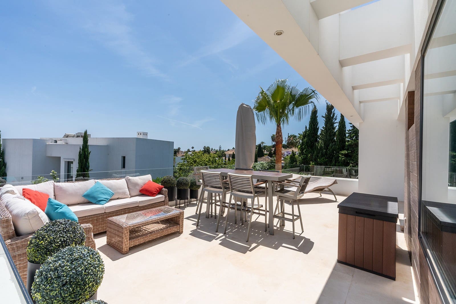 5 soverom Villa til salgs i El Paraiso med svømmebasseng garasje - € 1 995 000 (Ref: 8926209)