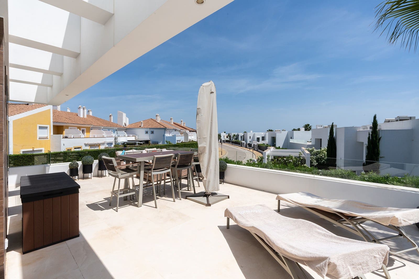 5 soverom Villa til salgs i El Paraiso med svømmebasseng garasje - € 1 995 000 (Ref: 8926209)