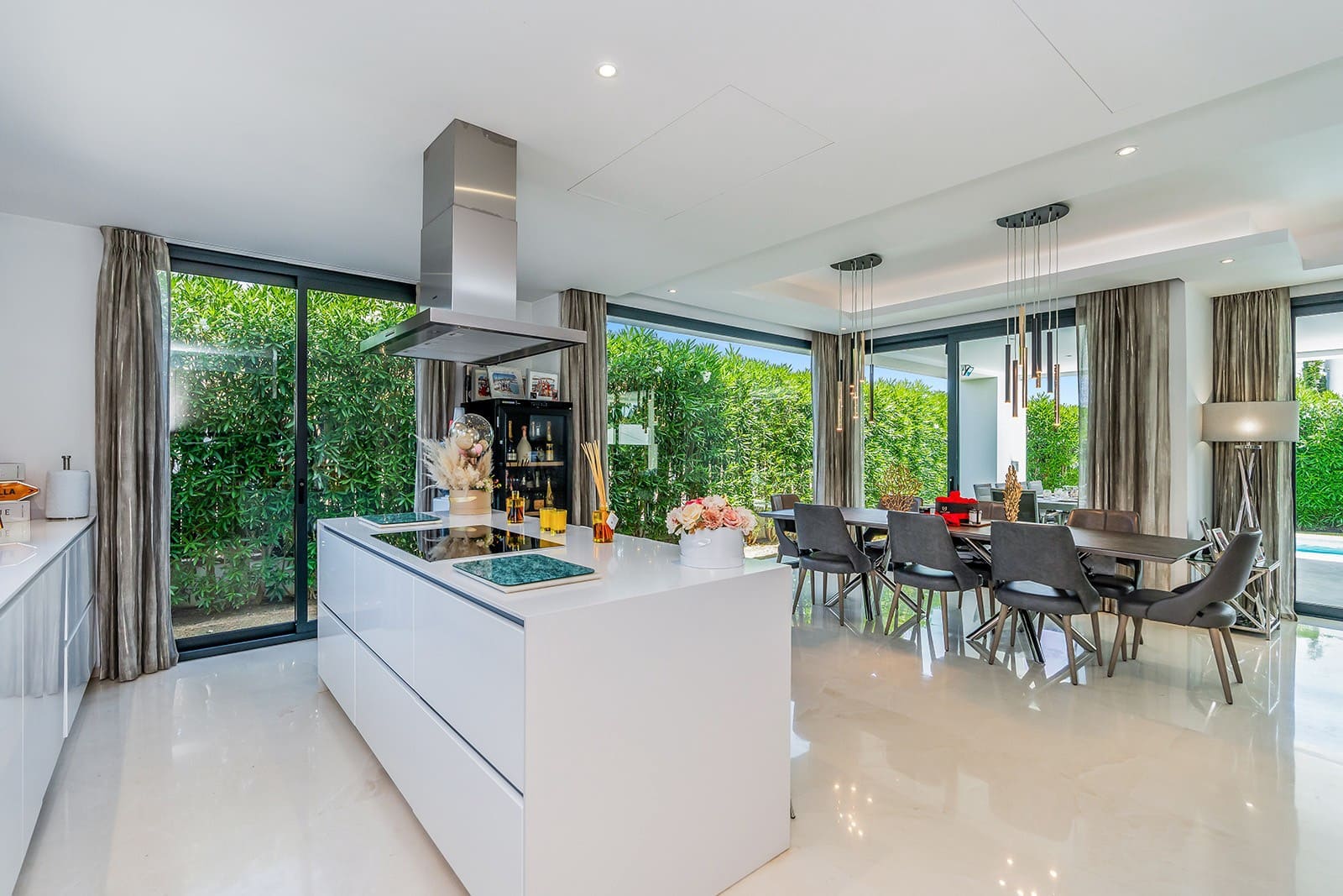 5 soverom Villa til salgs i El Paraiso med svømmebasseng garasje - € 1 995 000 (Ref: 8926209)