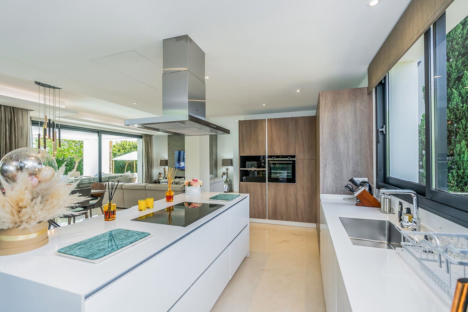 5 soverom Villa til salgs i El Paraiso med svømmebasseng garasje - € 1 995 000 (Ref: 8926209)