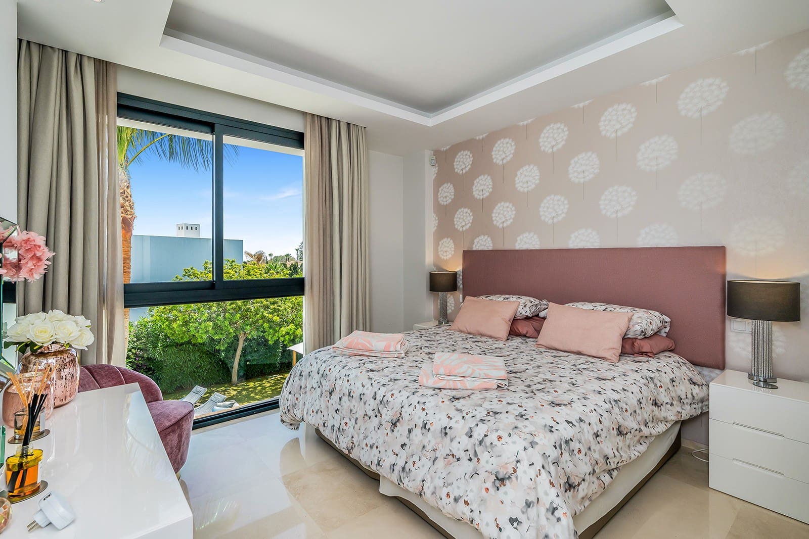 5 soverom Villa til salgs i El Paraiso med svømmebasseng garasje - € 1 995 000 (Ref: 8926209)