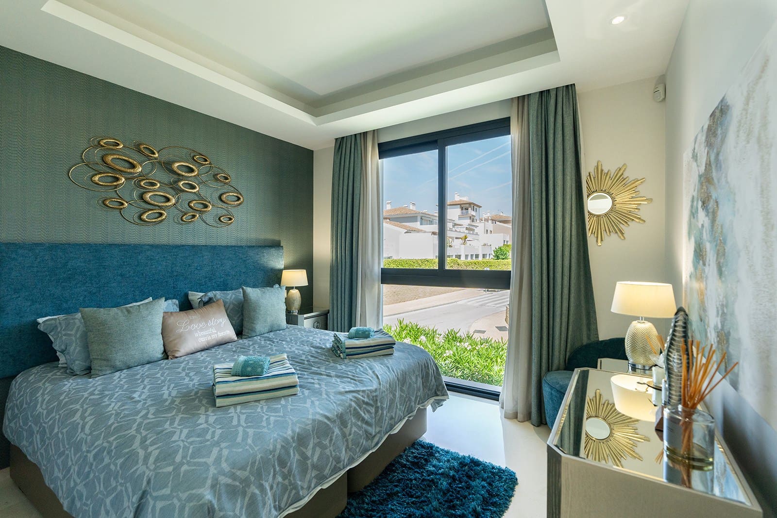 5 soverom Villa til salgs i El Paraiso med svømmebasseng garasje - € 1 995 000 (Ref: 8926209)