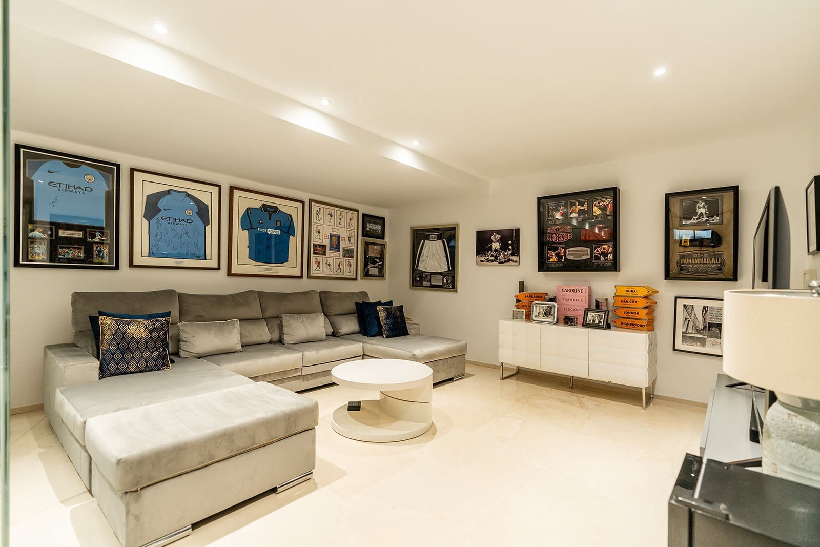 5 soverom Villa til salgs i El Paraiso med svømmebasseng garasje - € 1 995 000 (Ref: 8926209)