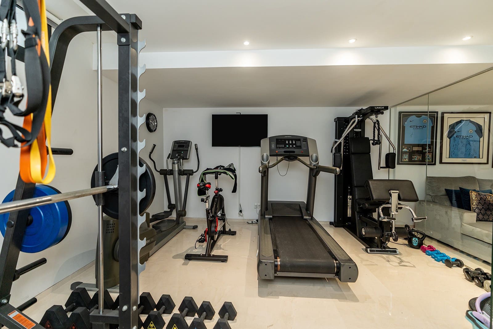 5 soverom Villa til salgs i El Paraiso med svømmebasseng garasje - € 1 995 000 (Ref: 8926209)