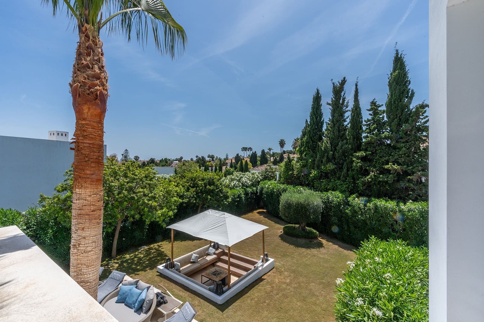 5 soverom Villa til salgs i El Paraiso med svømmebasseng garasje - € 1 995 000 (Ref: 8926209)