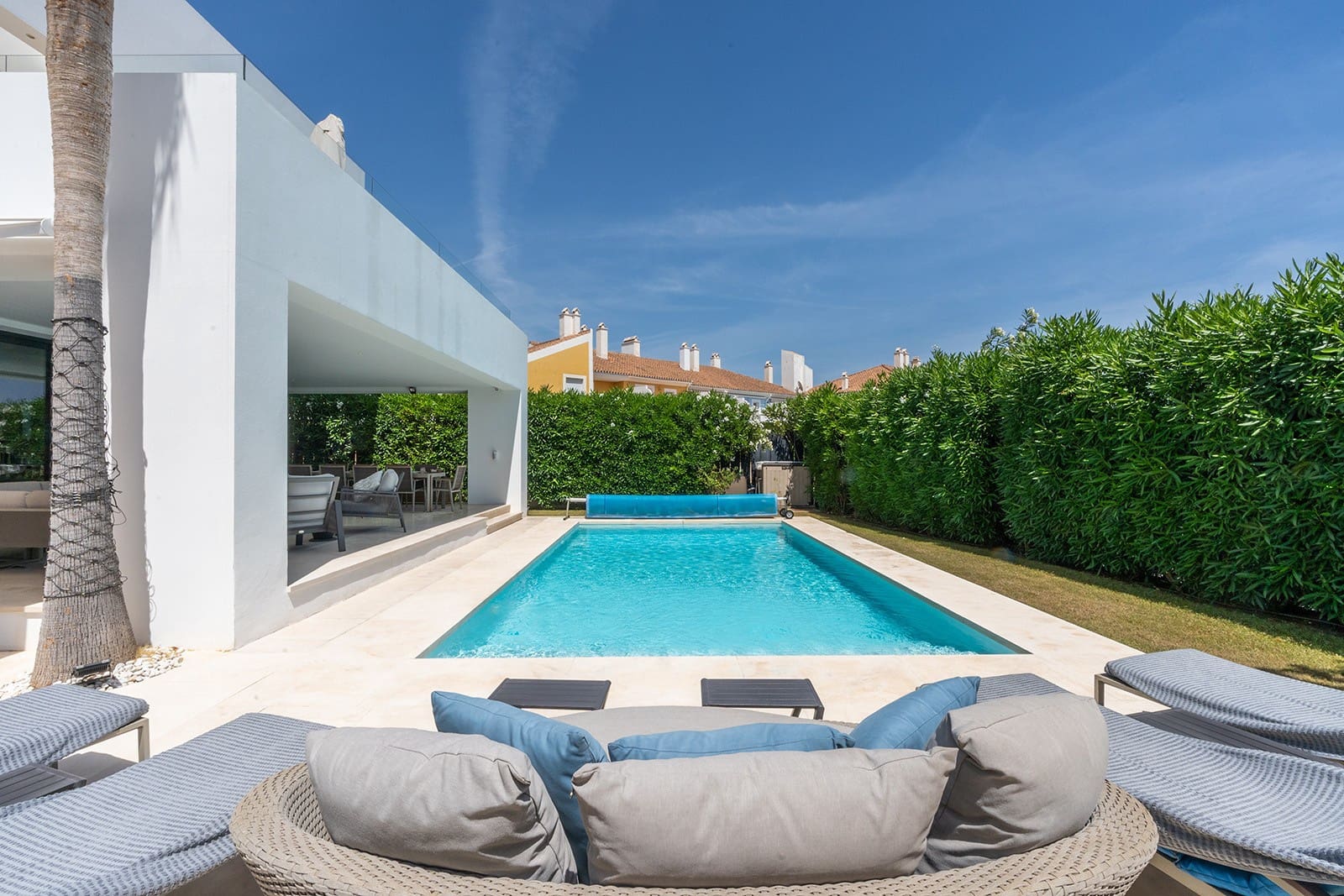 5 soverom Villa til salgs i El Paraiso med svømmebasseng garasje - € 1 995 000 (Ref: 8926209)