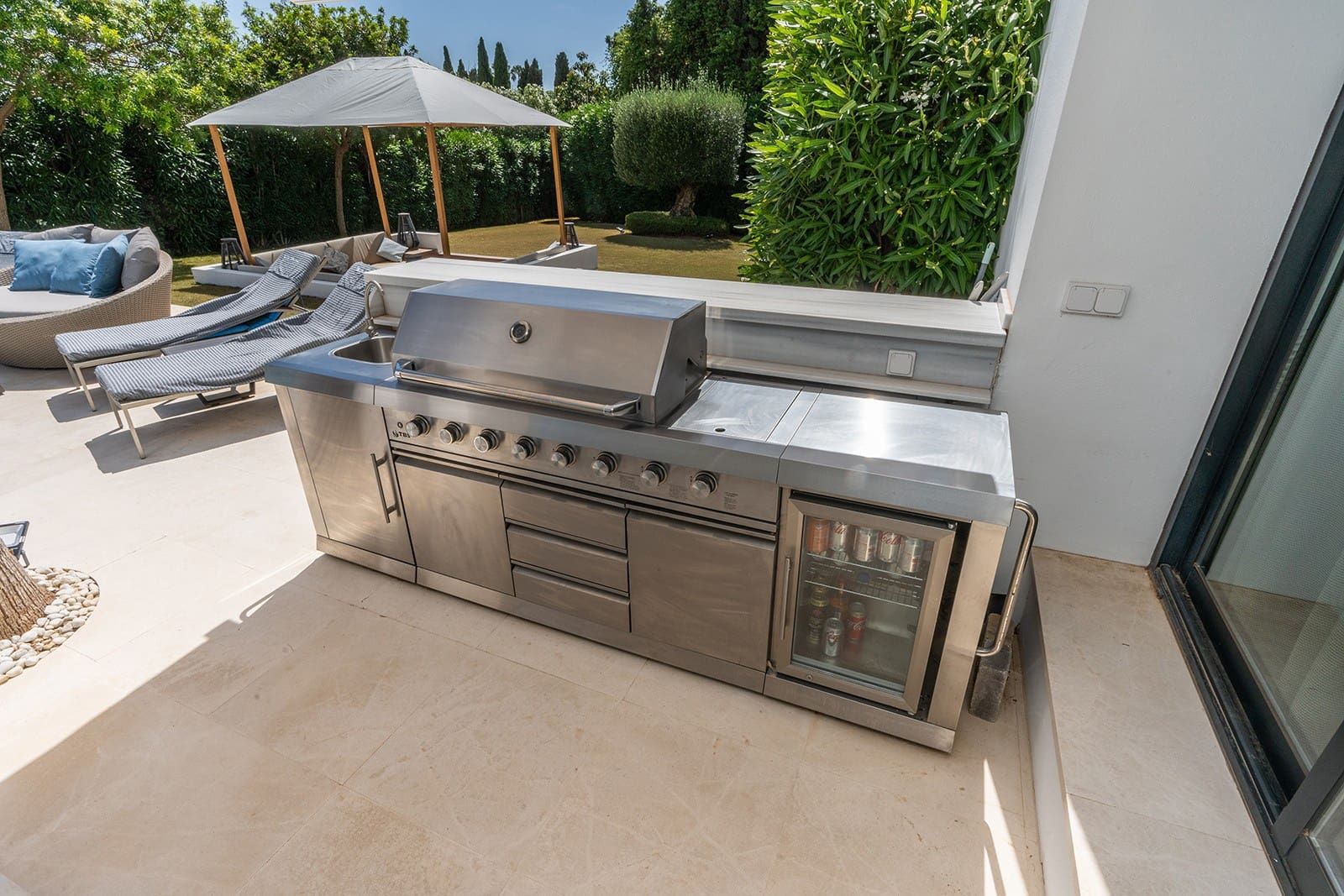 5 soverom Villa til salgs i El Paraiso med svømmebasseng garasje - € 1 995 000 (Ref: 8926209)