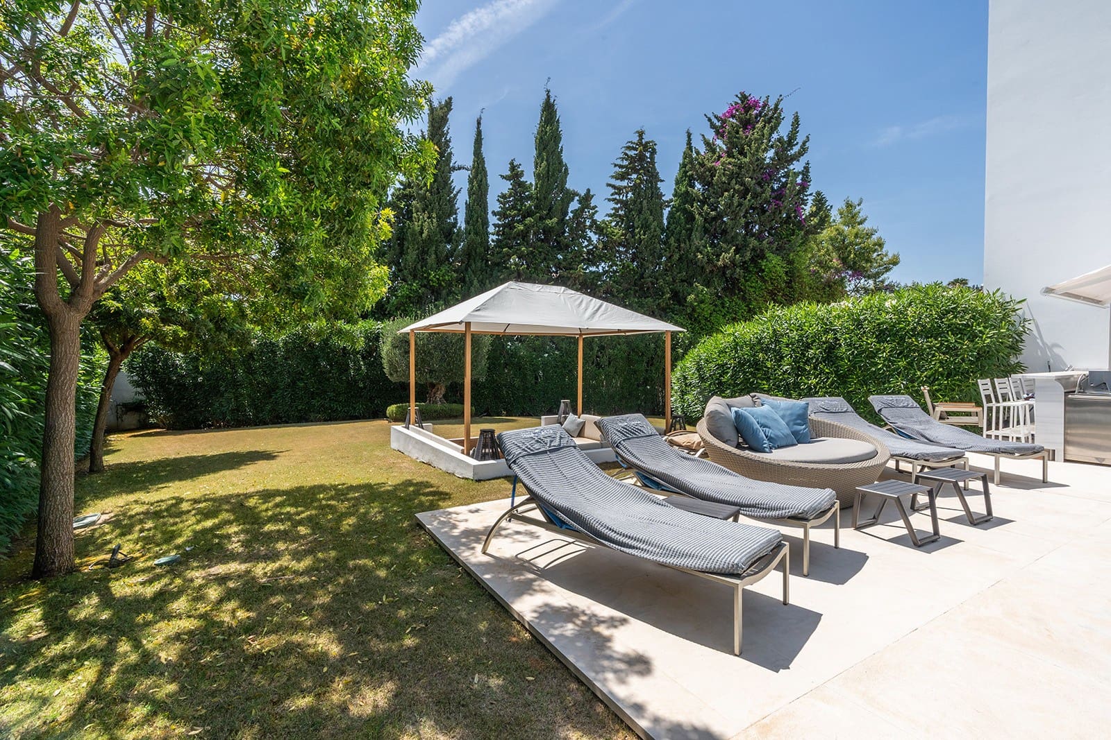 5 soverom Villa til salgs i El Paraiso med svømmebasseng garasje - € 1 995 000 (Ref: 8926209)