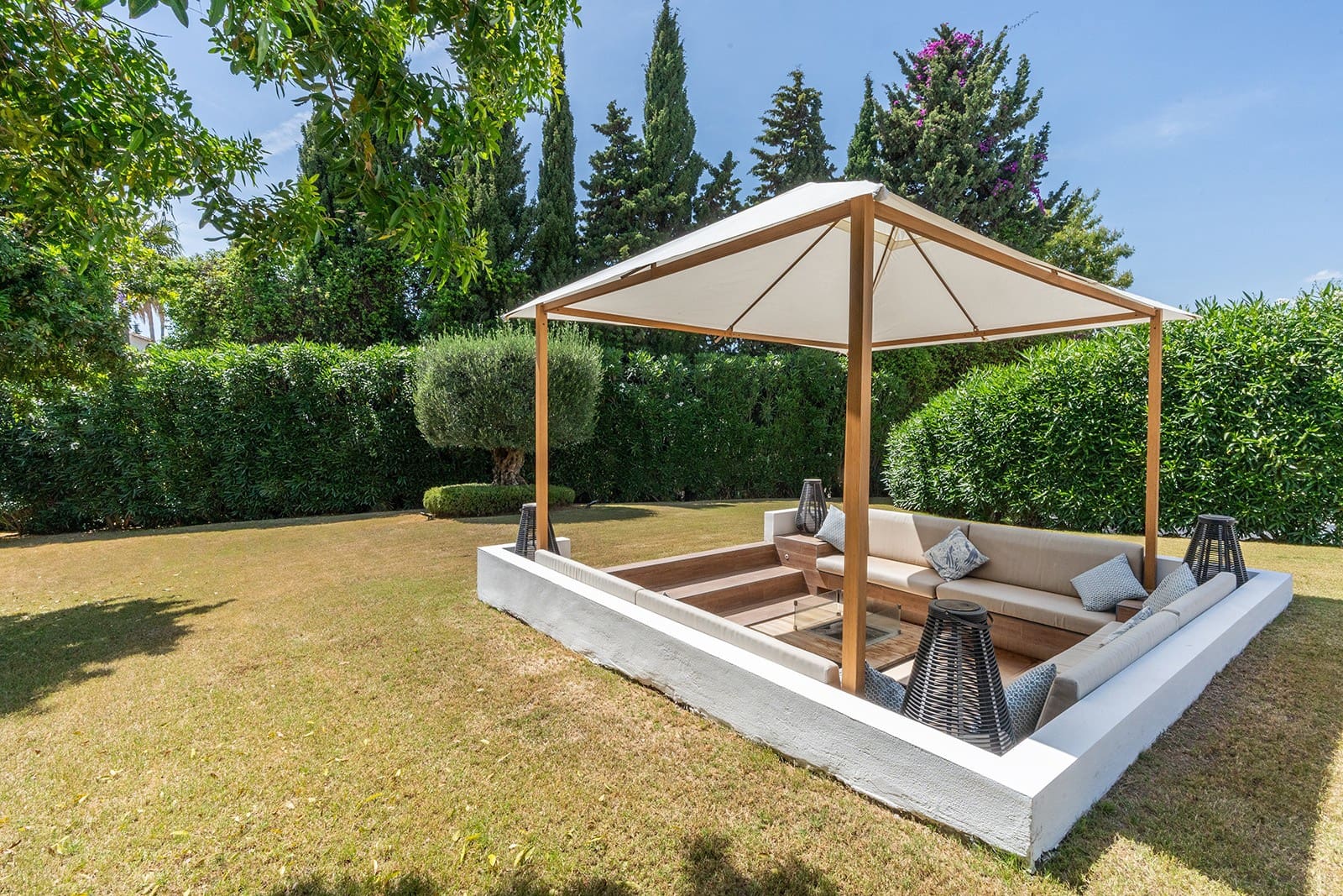 5 soverom Villa til salgs i El Paraiso med svømmebasseng garasje - € 1 995 000 (Ref: 8926209)